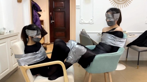【默示录˙】小麦与小柯的双人缚：银色胶带的封嘴盛宴，外加双人呼吸限制
