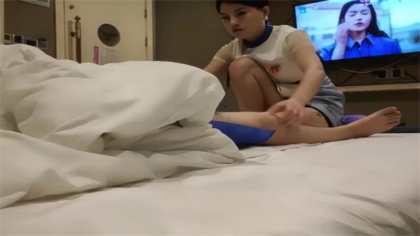 老哥精油推背勾搭极品超大G奶女技师国产探花