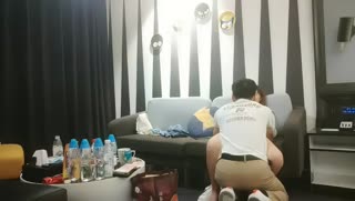 91沈先森找外围，短裙甜美妹子被操哭，粉嫩鲍鱼清晰可见，太大妹子被操的受不了国产探花